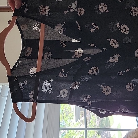 Sleeveless blouse - Picture 4 of 4